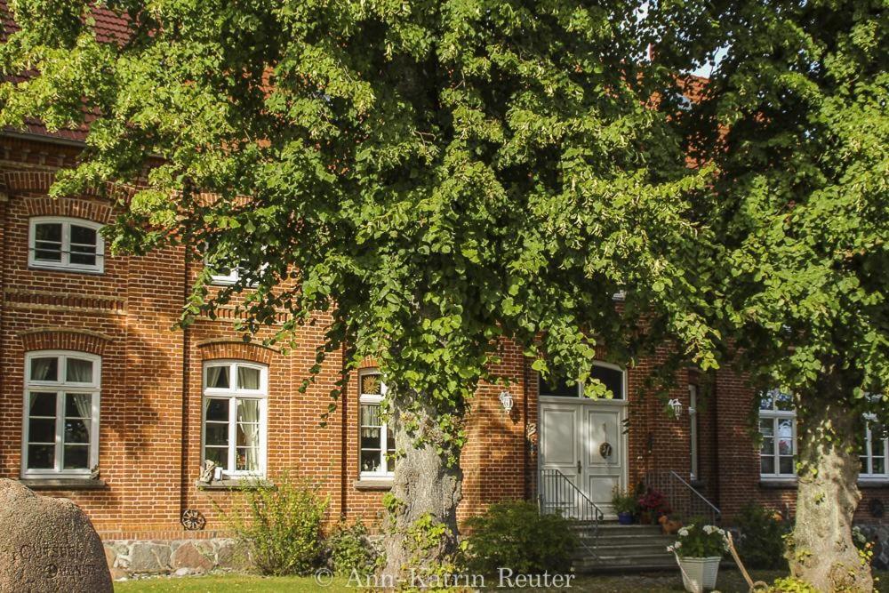 Gutshof Dubnitz - Ferienwohnung 1 "Carlo" ซาสนิทซ์ ภายนอก รูปภาพ