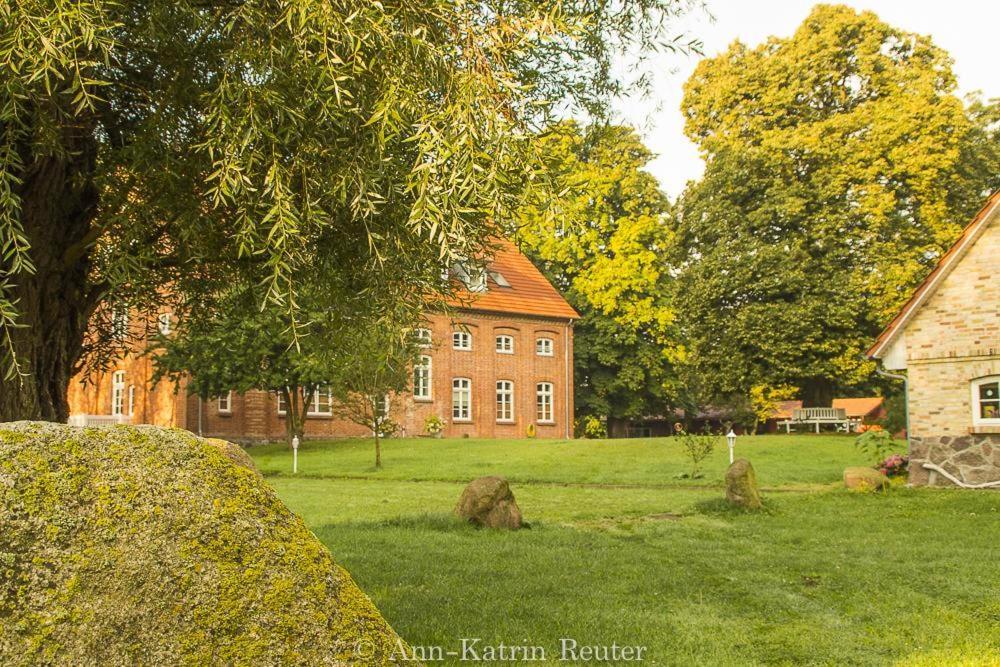 Gutshof Dubnitz - Ferienwohnung 1 "Carlo" ซาสนิทซ์ ภายนอก รูปภาพ