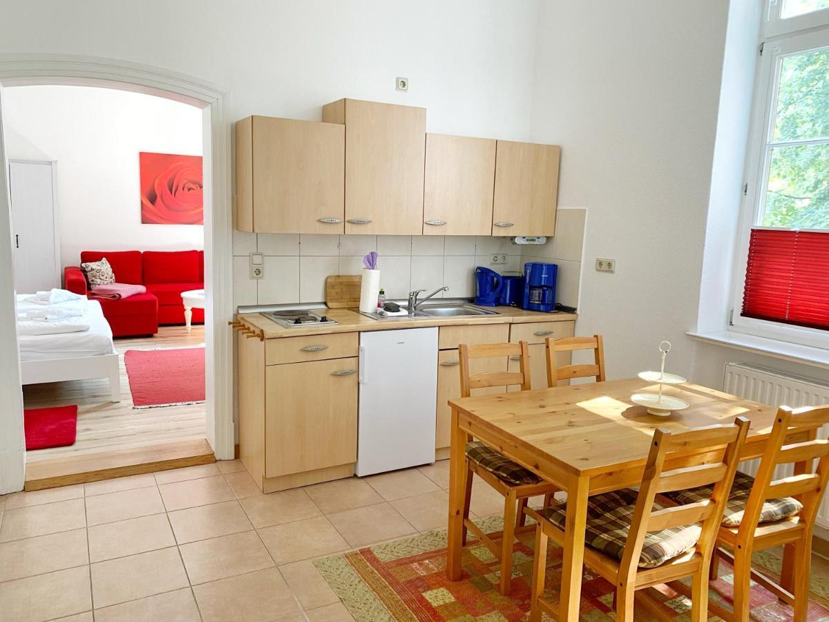 Gutshof Dubnitz - Ferienwohnung 1 "Carlo" ซาสนิทซ์ ภายนอก รูปภาพ