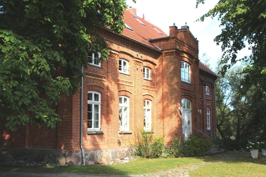 Gutshof Dubnitz - Ferienwohnung 1 "Carlo" ซาสนิทซ์ ภายนอก รูปภาพ