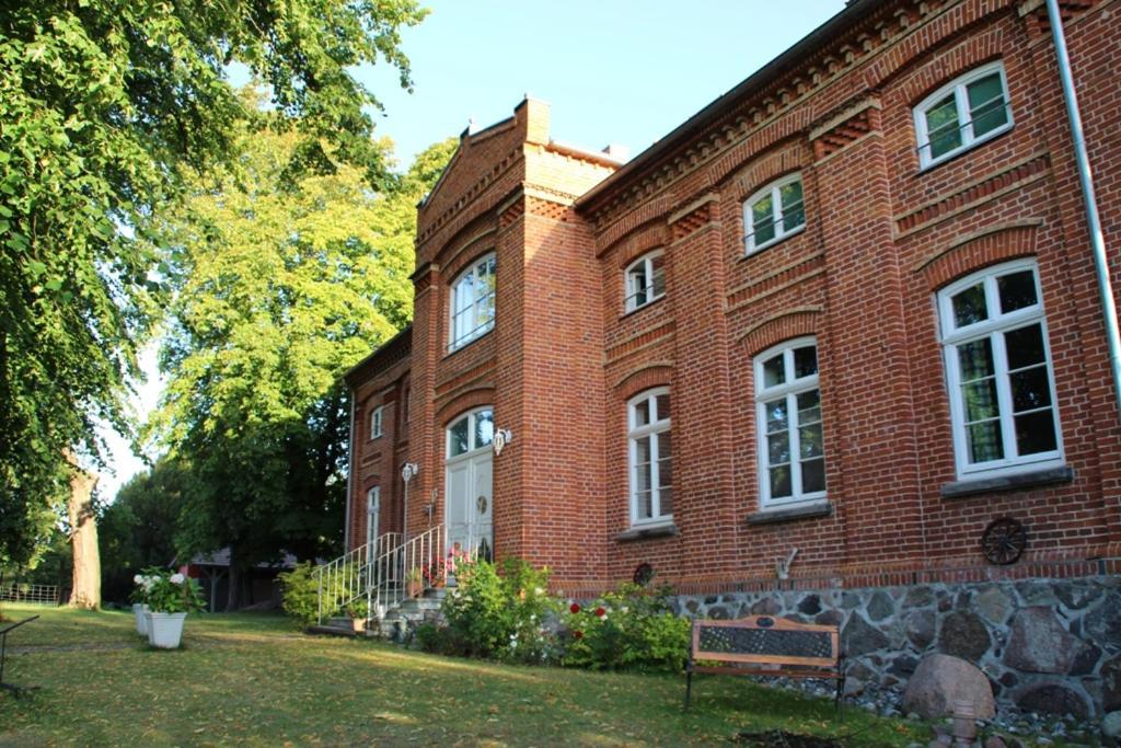 Gutshof Dubnitz - Ferienwohnung 1 "Carlo" ซาสนิทซ์ ภายนอก รูปภาพ