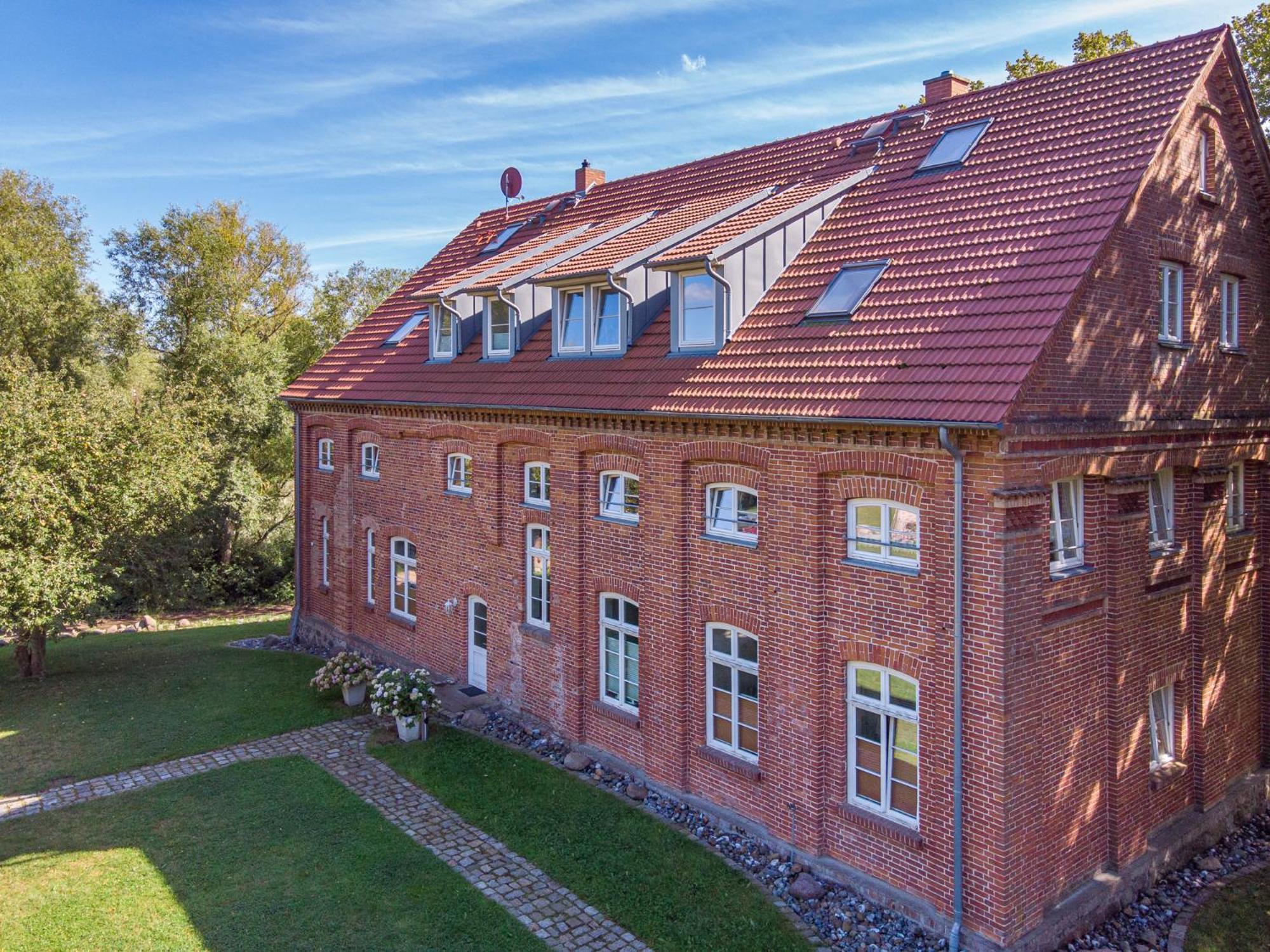 Gutshof Dubnitz - Ferienwohnung 1 "Carlo" ซาสนิทซ์ ภายนอก รูปภาพ